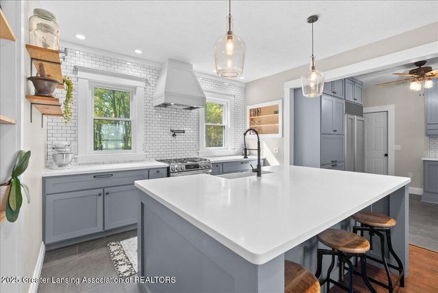 6717 N Royston Road, Potterville, MI 48876