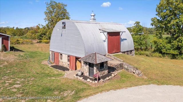 6717 N Royston Road, Potterville, MI 48876