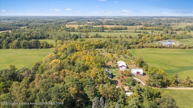 6717 N Royston Road, Potterville, MI 48876