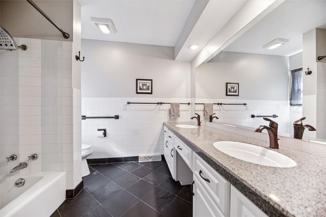 6808 Timmons Drive, Windsor Heights, IA 50324