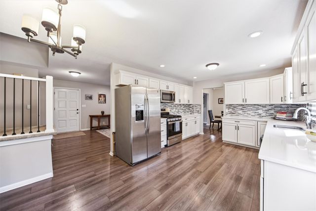 6808 Timmons Drive, Windsor Heights, IA 50324