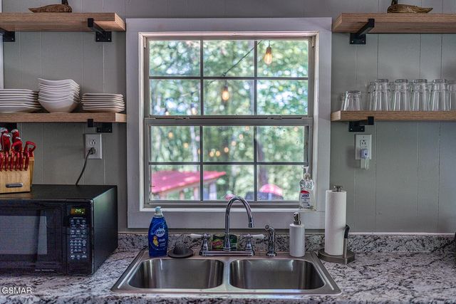 1901 Blackberry Way, Sevierville, TN 37876