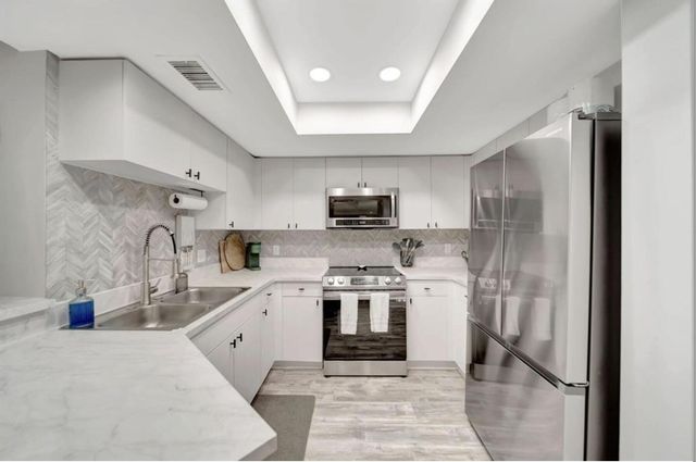 2125 SE 10th Avenue, Fort Lauderdale, FL 33316