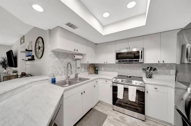 2125 SE 10th Avenue, Fort Lauderdale, FL 33316