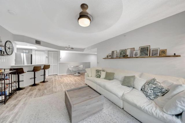 2125 SE 10th Avenue, Fort Lauderdale, FL 33316