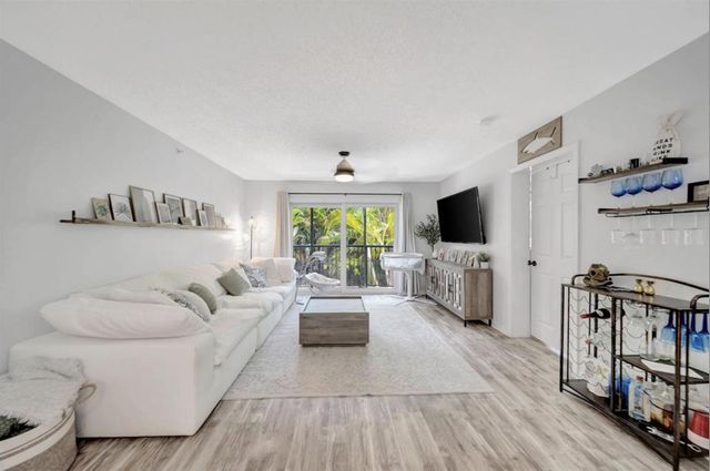 2125 SE 10th Avenue, Fort Lauderdale, FL 33316