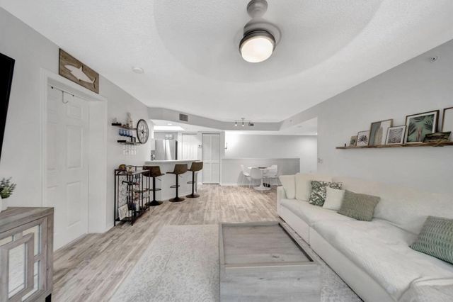 2125 SE 10th Avenue, Fort Lauderdale, FL 33316