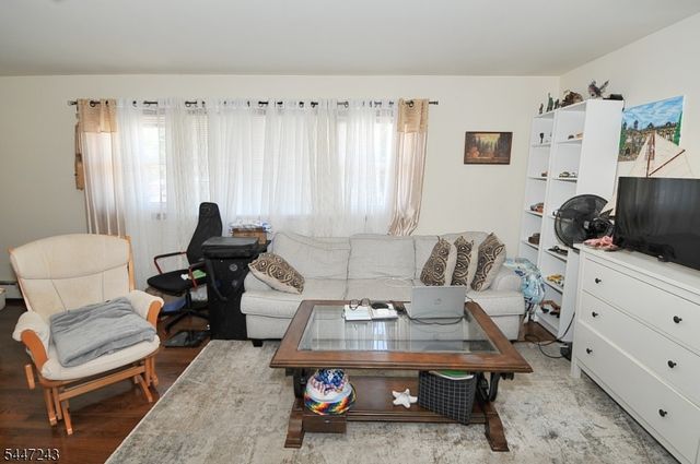 300 Kennedy Dr, Linden City, NJ 07036