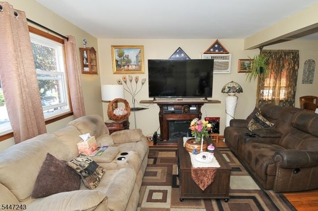 300 Kennedy Dr, Linden City, NJ 07036