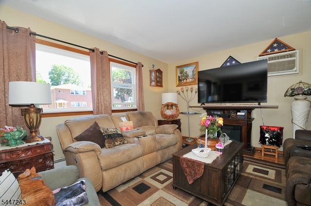 300 Kennedy Dr, Linden City, NJ 07036
