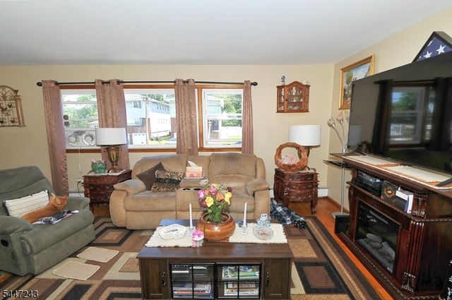 300 Kennedy Dr, Linden City, NJ 07036