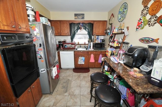 300 Kennedy Dr, Linden City, NJ 07036