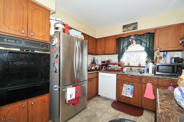 300 Kennedy Dr, Linden City, NJ 07036