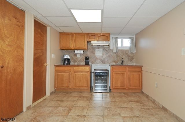 300 Kennedy Dr, Linden City, NJ 07036