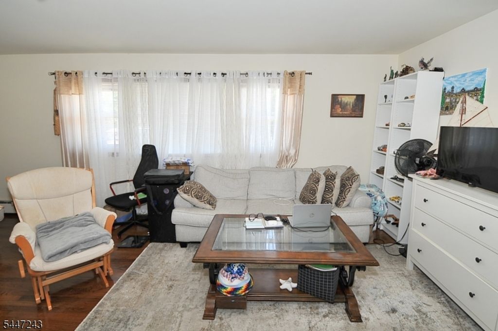 300 Kennedy Dr, Linden City, NJ 07036 — photo 2