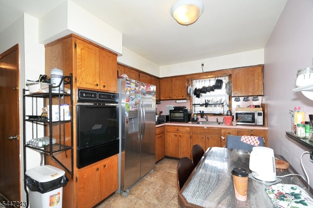 300 Kennedy Dr, Linden City, NJ 07036 — photo 5