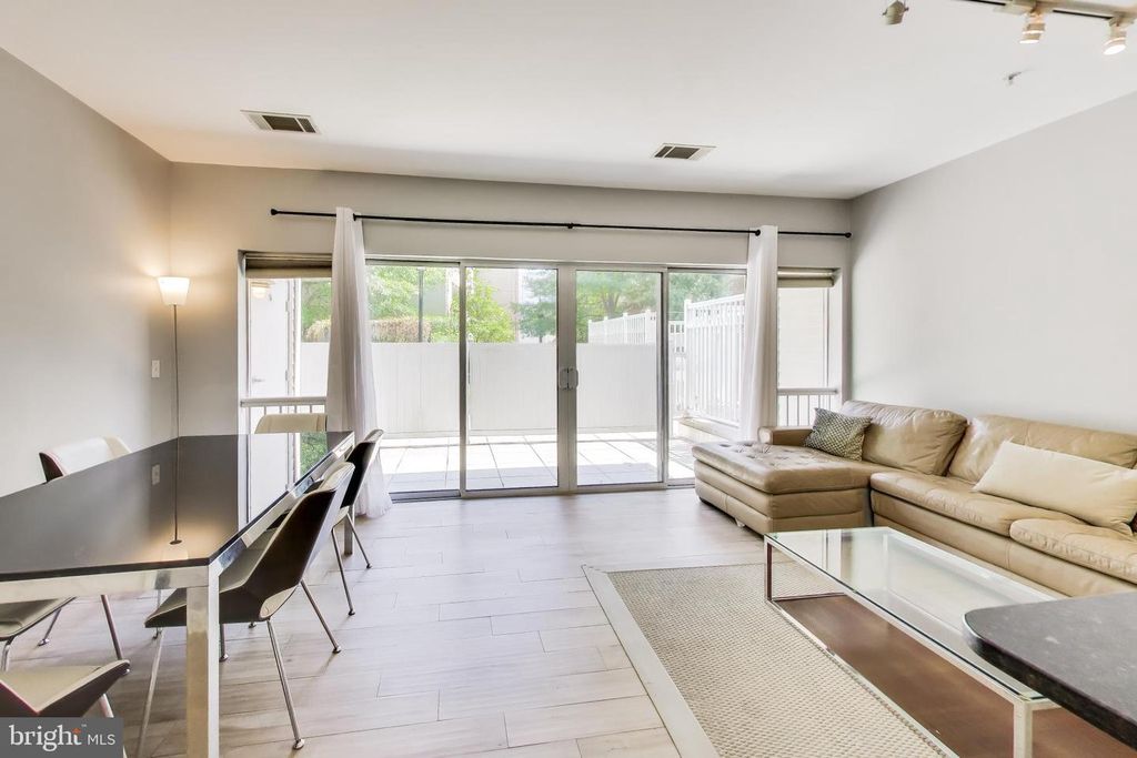 Image 11 of property listing at 8045 NEWELL ST #118, Silver Spring, MD 20910