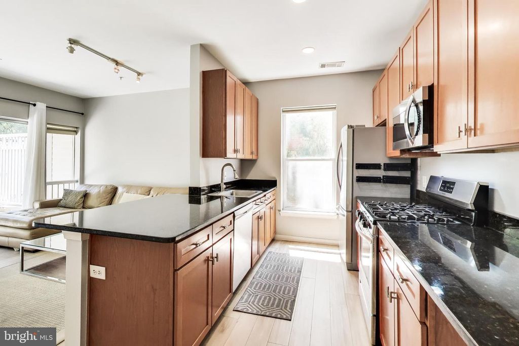 Image 16 of property listing at 8045 NEWELL ST #118, Silver Spring, MD 20910