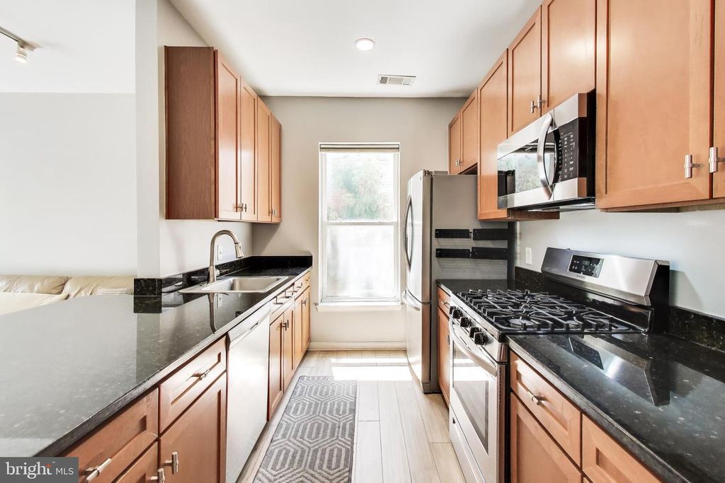 Image 17 of property listing at 8045 NEWELL ST #118, Silver Spring, MD 20910