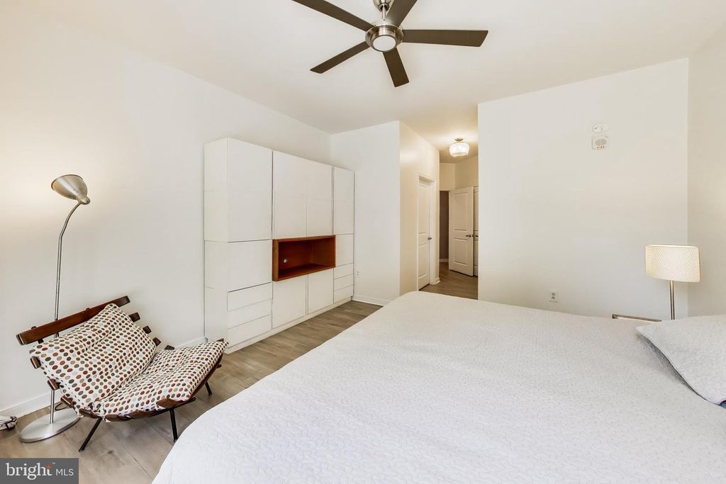 Image 20 of property listing at 8045 NEWELL ST #118, Silver Spring, MD 20910