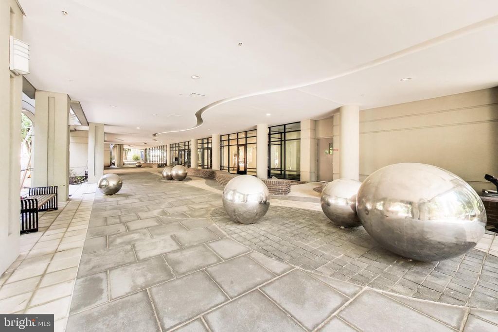 Image 3 of property listing at 8045 NEWELL ST #118, Silver Spring, MD 20910