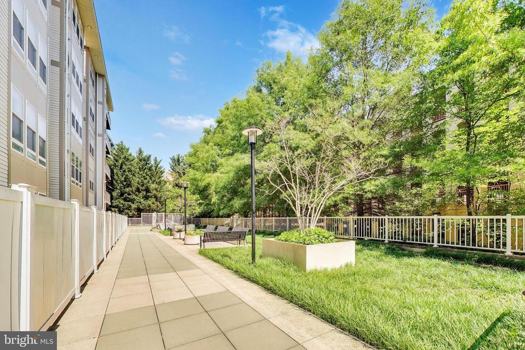 Image 36 of property listing at 8045 NEWELL ST #118, Silver Spring, MD 20910