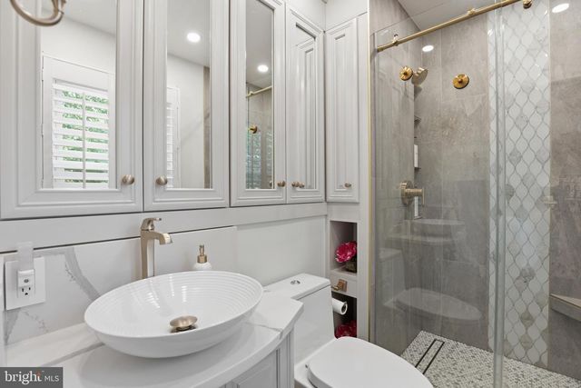 10106 NADINE DR, Vienna, VA 22181