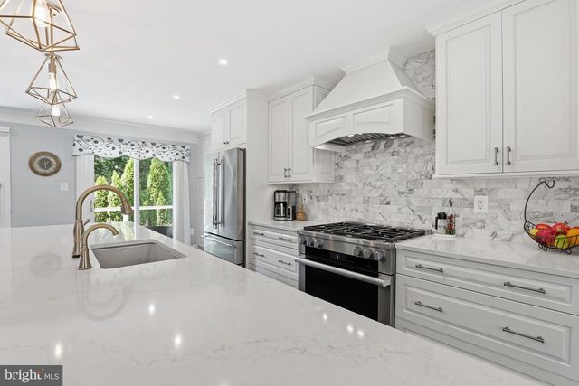 10106 NADINE DR, Vienna, VA 22181
