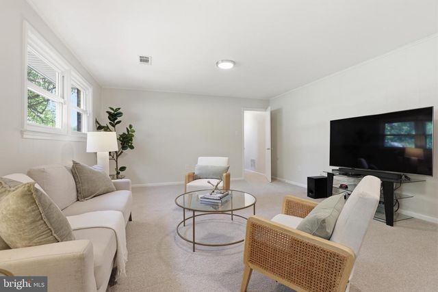 10106 NADINE DR, Vienna, VA 22181