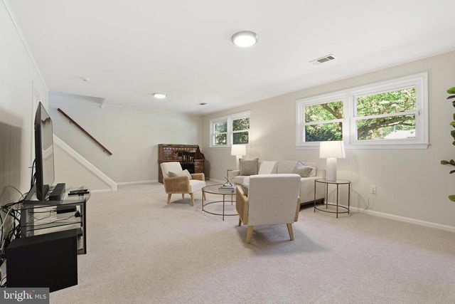 10106 NADINE DR, Vienna, VA 22181