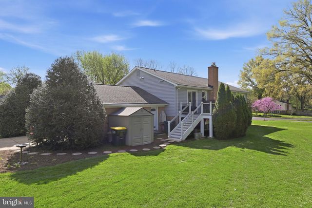 10106 NADINE DR, Vienna, VA 22181