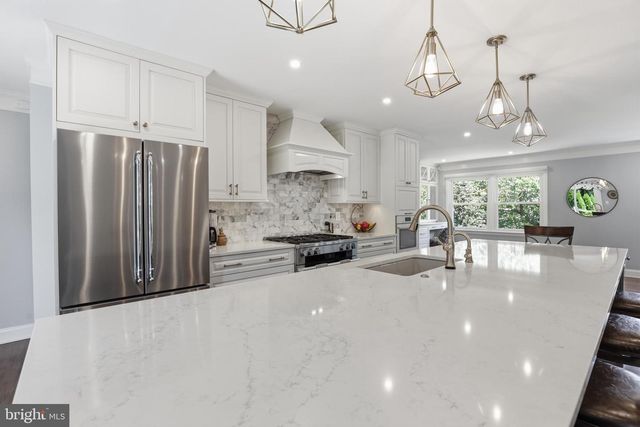 10106 NADINE DR, Vienna, VA 22181