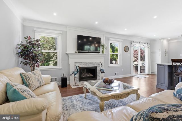 10106 NADINE DR, Vienna, VA 22181