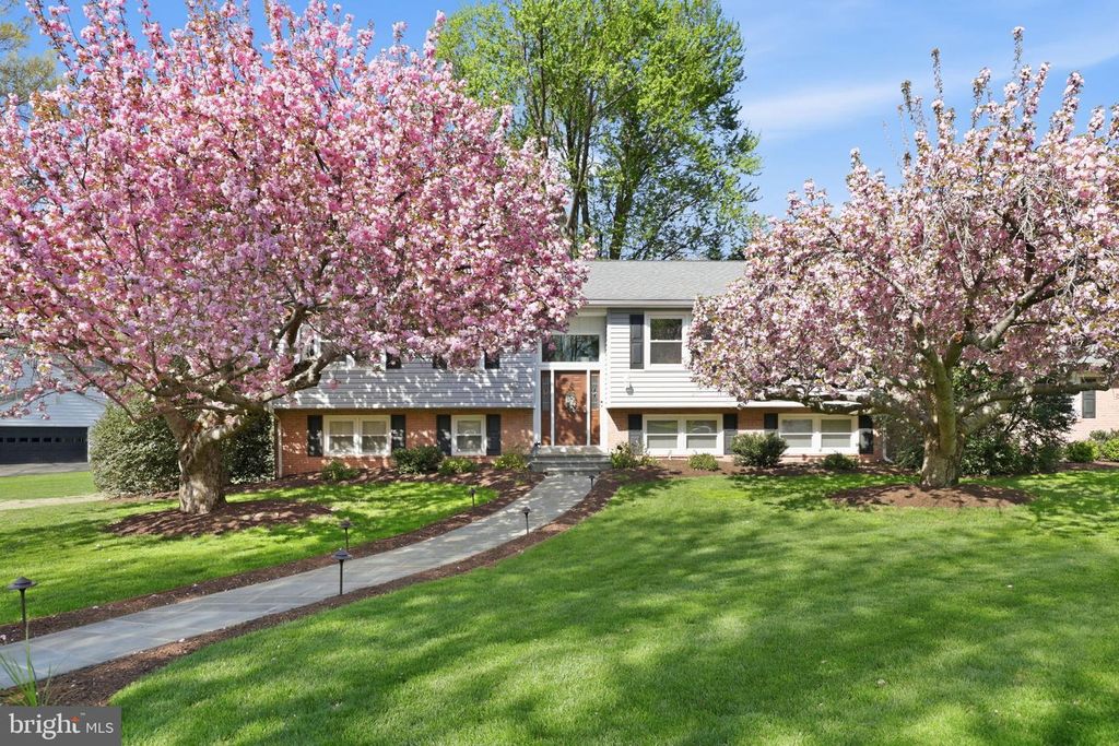 10106 NADINE DR, Vienna, VA 22181