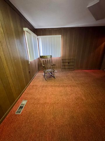 1610 RADIO HILL RD, Boonville, MO 65233