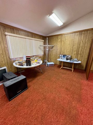 1610 RADIO HILL RD, Boonville, MO 65233