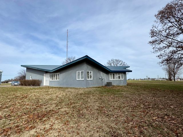 1610 RADIO HILL RD, Boonville, MO 65233