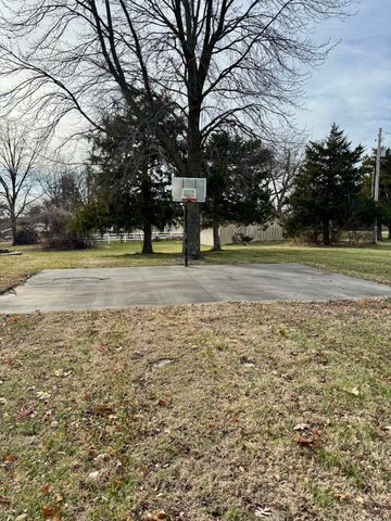 1610 RADIO HILL RD, Boonville, MO 65233