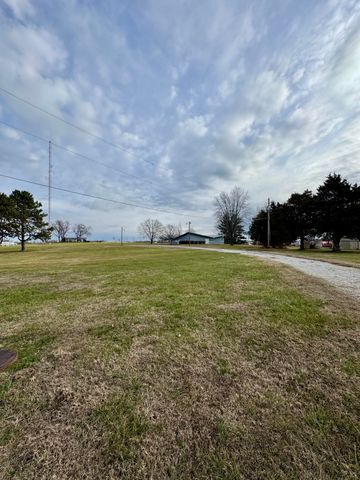 1610 RADIO HILL RD, Boonville, MO 65233