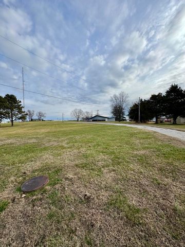 1610 RADIO HILL RD, Boonville, MO 65233