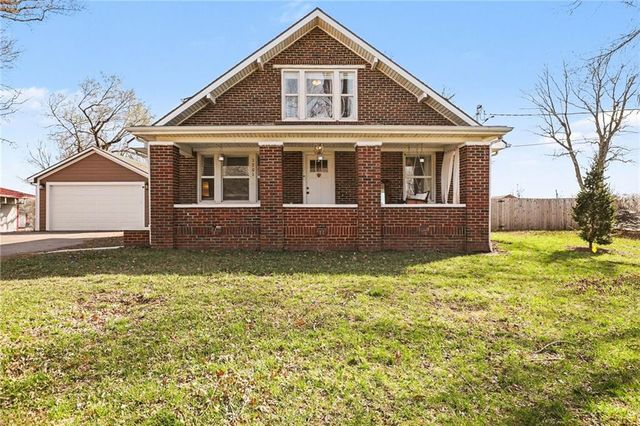 1701 E South Street, Harrisonville, MO 64701