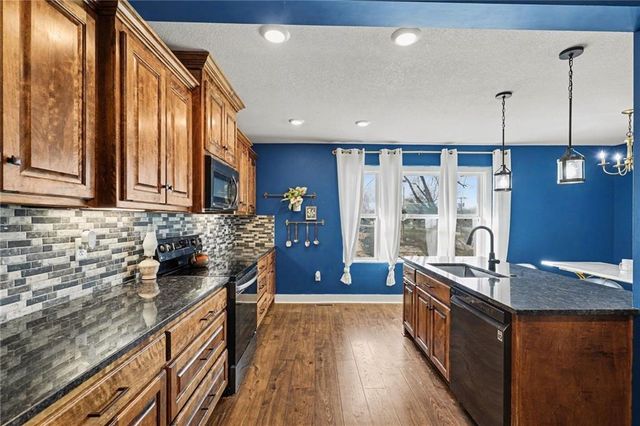 1701 E South Street, Harrisonville, MO 64701