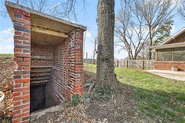 1701 E South Street, Harrisonville, MO 64701