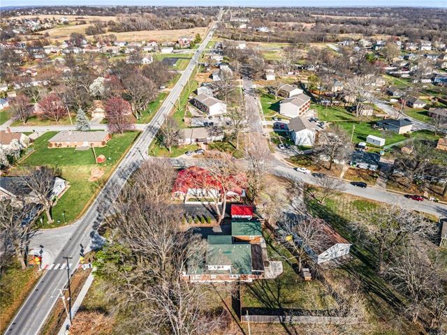 1701 E South Street, Harrisonville, MO 64701