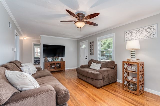 9532 Lexington Avenue, Brookfield, IL 60513