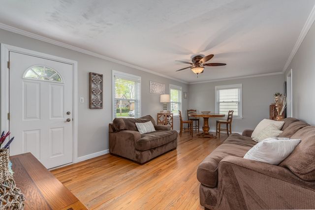 9532 Lexington Avenue, Brookfield, IL 60513
