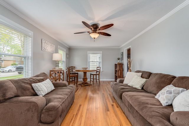 9532 Lexington Avenue, Brookfield, IL 60513