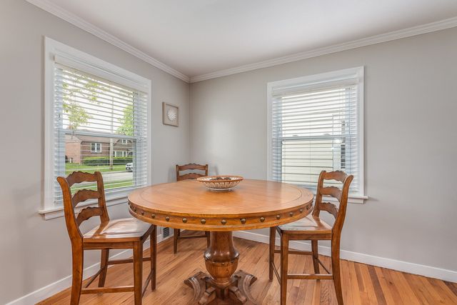 9532 Lexington Avenue, Brookfield, IL 60513