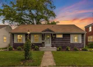 9532 Lexington Avenue, Brookfield, IL 60513