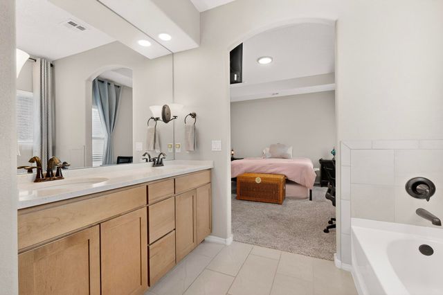 1742 Tesoro Loop NW, Los Lunas, NM 87031